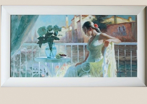 Картина  5357 с изображением девушки на балконе в белой раме