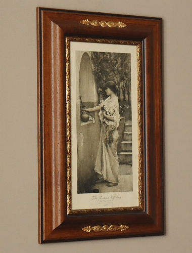 Картина 4505B черно-белое изображение девушки в раме цвета орех