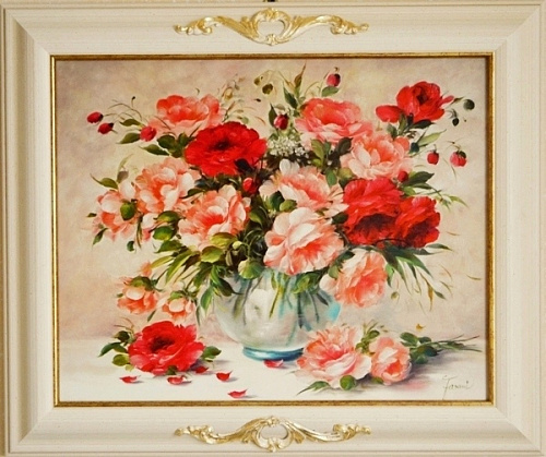 Картина 5763 A букет красных цветов в белой раме с золотым декором купить в интернет магазине Спациодекор