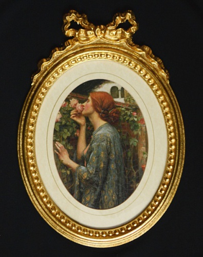 Картина 4135 В миниатюра в овальной раме с изображением женщины в богатой резной раме